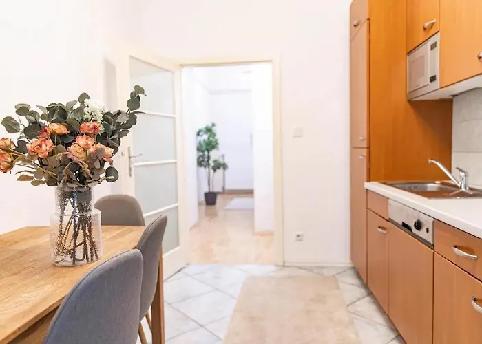 At Belvedere, Location Close To U1 Appartement