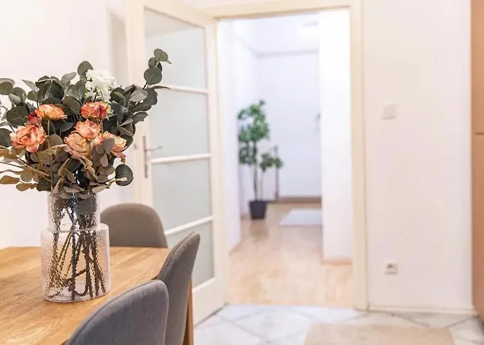 Apartment At Belvedere, Location Close To U1 Vienna